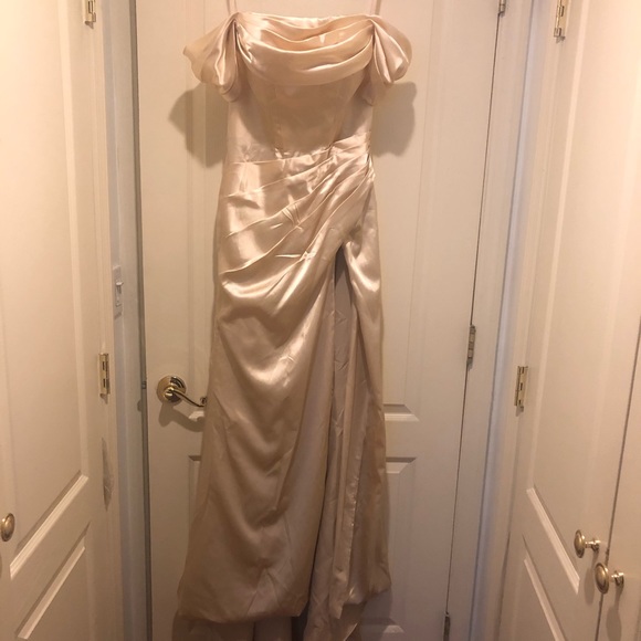Beautiful cream gown - Picture 1 of 2